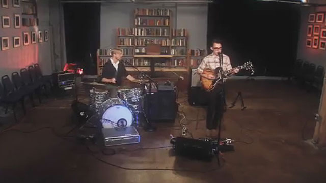 Iska Dhaaf performs 'Happiness' Art Zone: Iska Dhaaf performs 'Happiness'