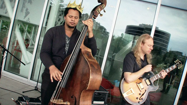 Tuatara performs 'Gremlin Chain Gang' Art Zone: Tuatara performs 'Gremlin Chain Gang'