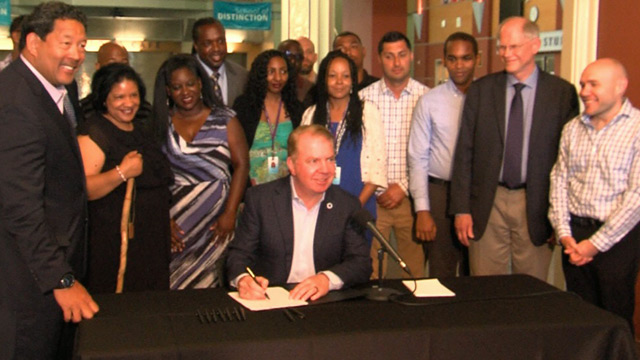 Mayor Murray signs Education Action Plan resolution