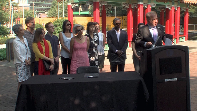 Mayor Murray signs Chinatown-ID housing affordability measures 8/2/17