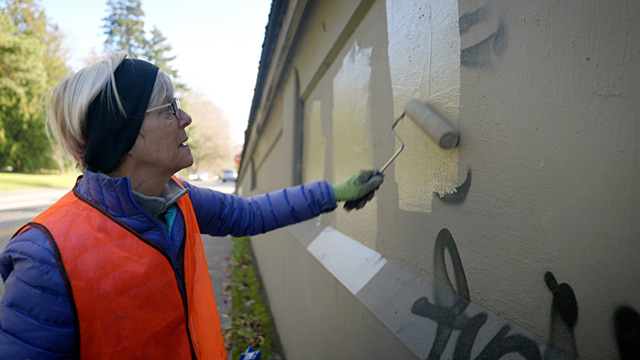 CityStream: Seattle Residents Pitch in to Battle Graffiti 